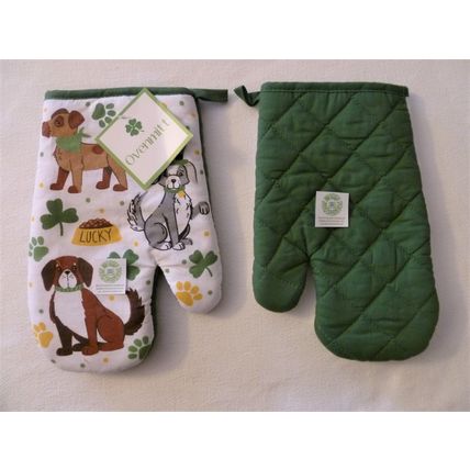 "PAIR of LUCKY DOG ST PATRICK'S DAY OVEN MITTS"