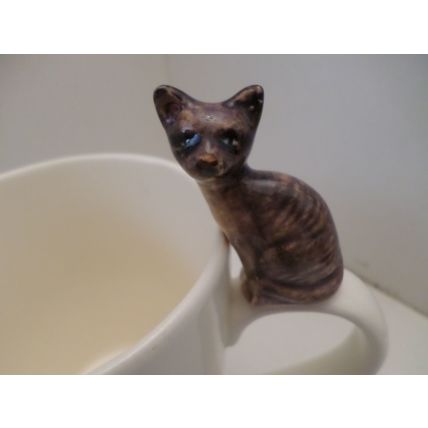 AIYARA Homestore - Sphynx Cat -Designed By Alicia Batgero - hairline crack on