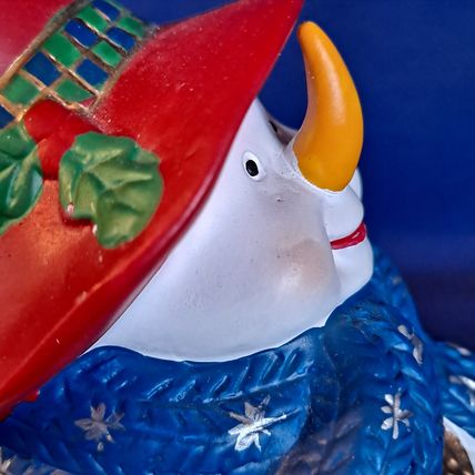 Christmas SNOWMAN Tealight CANDLE HOLDER Winter Scarf Figurine Ceramic Stars