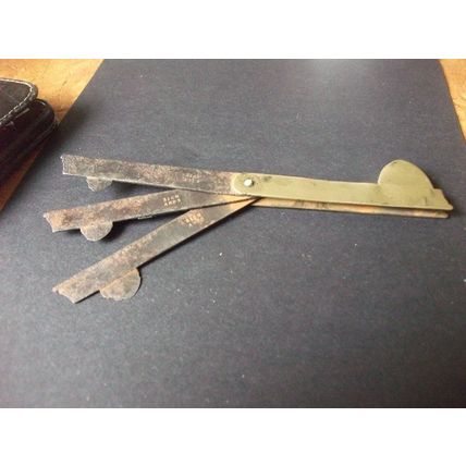 VICTORIAN VETERINARY 3 BLADED BLOOD LETTING FLEAM BRASS BODIED MADE BY RICHARDS