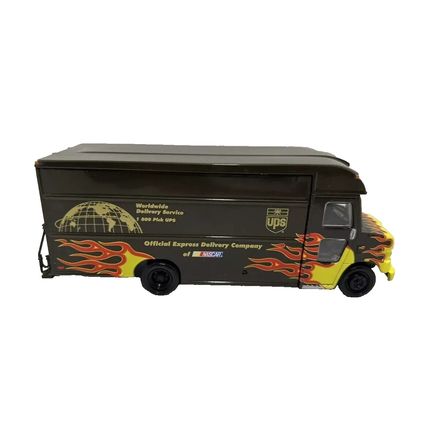 Action "Dale Jarrett" 2001 UPS Van w/car Mint Boxed. 1/32