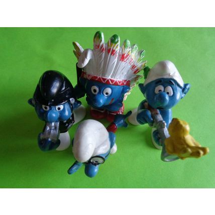 Job lot of 10 smurfs brainy surfer lager gold wreath policeman set 3