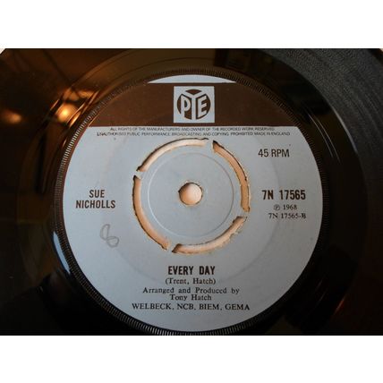 7" 1968. SUE NICHOLLS . WHERE WILL YOU BE . 7N 17565. EVERY DAY. PYE EXCELLENT