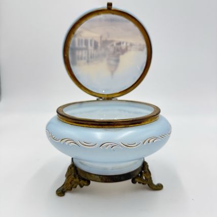 Victorian opaline Capitol Washington painted vanity trinket powder Box Antique