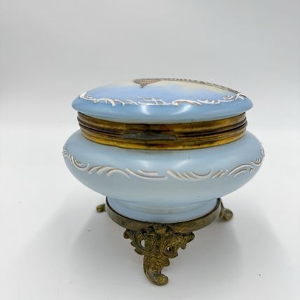 Victorian opaline Capitol Washington painted vanity trinket powder Box Antique