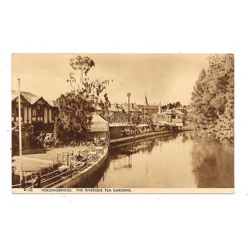 NICE PRINTED POSTCARD OF RIVERSIDE TEA GARDENS FORDINGBRIDGE HAMPSHIRE (3311)