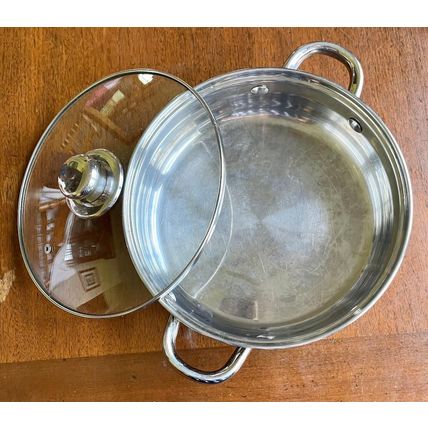 Maitre Chef Casserole/Pan with vented Lid 10" across stainless steel 18-10