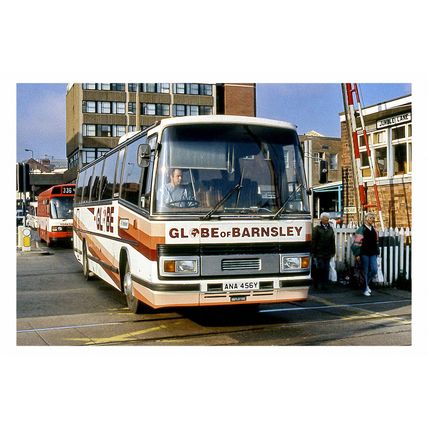 pu0394 - Globe of Barnsley Coach ANA 456Y - print 6x4