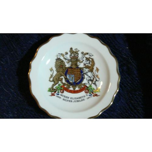 Royal Stafford Queen Elizabeth Silver Jubilee ( 1977 ) pin dish Kay & Co No 40