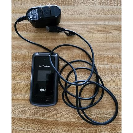 LG VX5500 Black Small Cellular Flip Phone