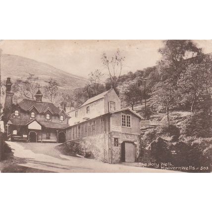B782 MALVERN WELLS -THE HOLY WELL . PRINTED POSTCARD.