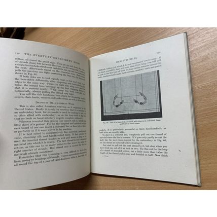 1945 THE EVERYDAY EMBROIDERY BOOK ILLUSTRATED CRAFTS HARDBACK BOOK (P3)