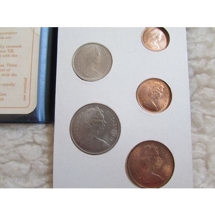 1968-1971 QUEEN ELIZABETH II BRITAINS FIRST DECIMAL COINS -( 2)