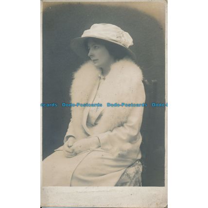 R054732 Old Postcard. Woman in White Clothes