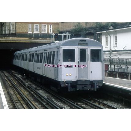 pu3200 - London Underground - Lt A Stock arrives Baker St. c'83 - print 6x4