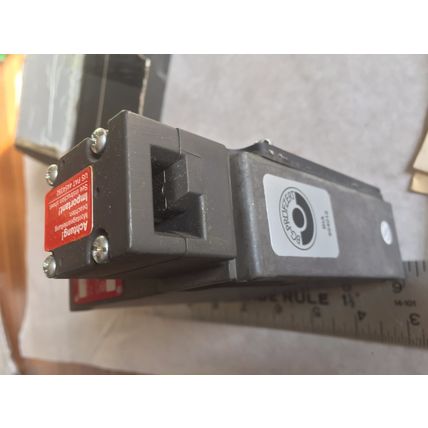 NEW EUCHNER TZ2LE110PG SAFETY SWITCH NIB SENSOR BIA 954012 BG-PRUFZERT ,AM