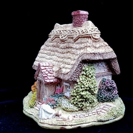 Lilliput Lane Wash Day Cottage Thatched Collectable Vintage Ornament