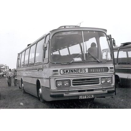 Black & White Photograph of Skinners Coaches of Oxted - LOT 809L