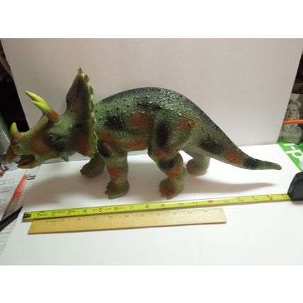 Realistic Soft Plastic Triceratops Dinosaur Figurine 17 inches long! 2009