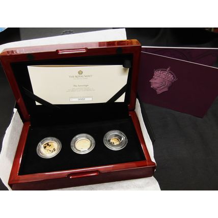 2023 Charles lll Coronation Issue 3 Coin Gold Sovereign set in Royal Mint Case
