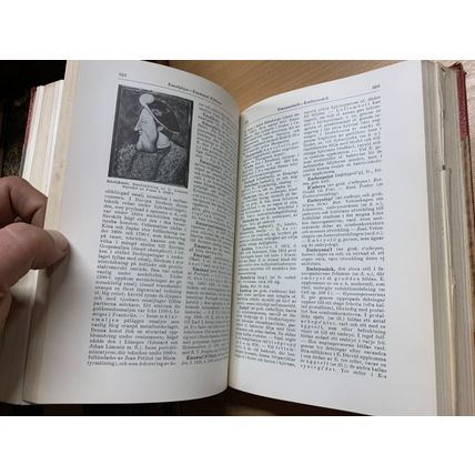 RARE* 1940 "BONNIERS KONVERSATIONS LEXICON" THICK VINTAGE HARDBACK BOOK (P7)