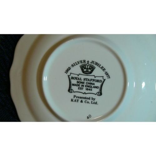 Royal Stafford Queen Elizabeth Silver Jubilee ( 1977 ) pin dish Kay & Co No 40