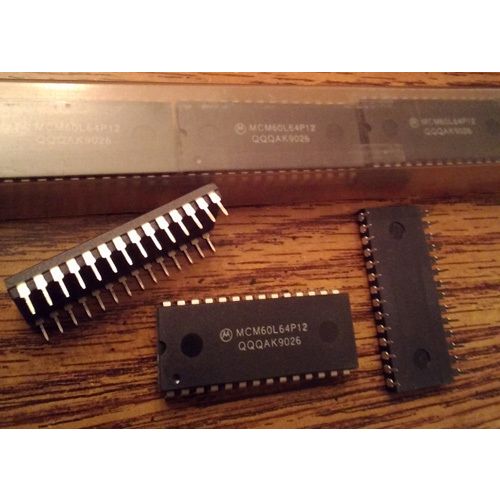 Lot of 13: Motorola MCM60L64P12