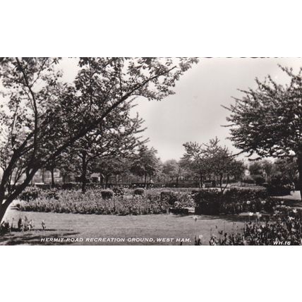B609 WEST HAM -HERMIT ROAD RECREATION GROUND. R/P POSTCARD
