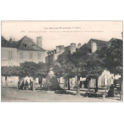 65 - Argeles Gazost - place de la mairie