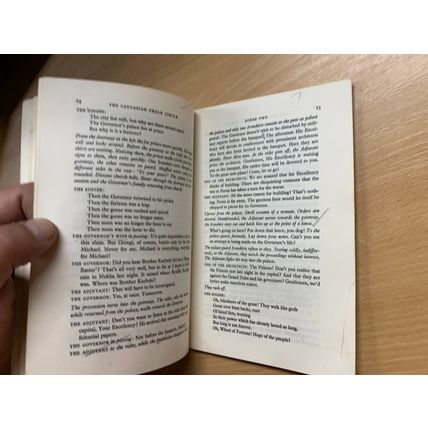 1975 "THE CAUCASIAN CHALK CIRCLE" BERTOLT BRECHT DRAMA PLAY PAPERBACK BOOK (P2)