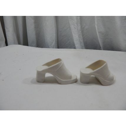 Ideal 18" Tiffany Taylor, White Signature Shoes, VGC, Very Hard To find