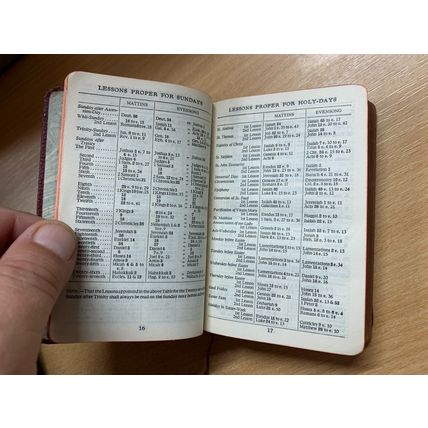 VINTAGE "THE BOOK OF COMMON PRAYER" CLOWES & SONS SMALL LEATHER BOOK (P3)