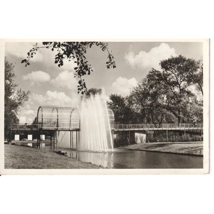 Vintage Netherlands PC c1930's - Rotterdam - Spuitende Fonteinen over de brug