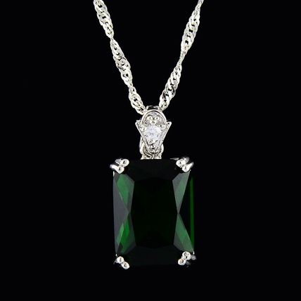 Beautiful Emerald Green Square Pendant White Gold Plated Necklace