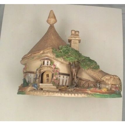 Vintage Country Thatched Cottage Model