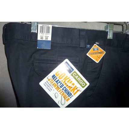 NWT Dockers Relaxed Fit Cargo, Straight Leg, Stain Defender 40 x 32 BLUE
