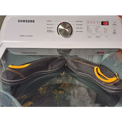 Women's Water Shoes Size 6 Black W/ Yellow ❤️