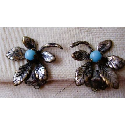 Vintage Earrings Turquoise Cabochon to Horse Chestnut Leaf 1940's Retro Clip-on