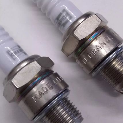 Pair of L82C Champion Copper Plus Spark Plugs Triumph BSA