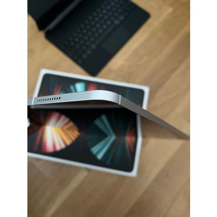 Apple iPad Pro 5th Gen 128GB, Wi-Fi+5G(Unlocked), 12.9 in Silver w/Pen+Keyboard
