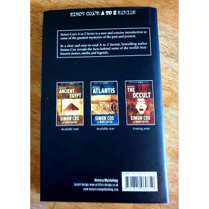 An A to Z of King Arthur and the Holy Grail. Simon Cox. 2007 Hardback.