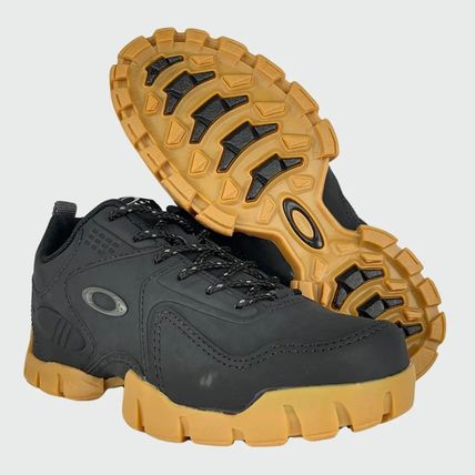 Oakley Stratus Black Gum Sneakers
