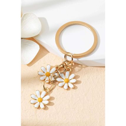 White Cute Daisy Shape Ornament Key Ring