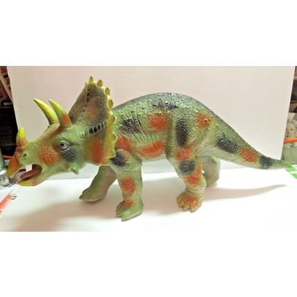 Realistic Soft Plastic Triceratops Dinosaur Figurine 17 inches long! 2009