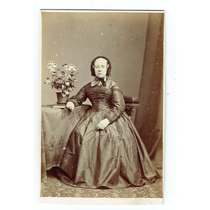 Victorian cdv photo elderly lady seated London photographer