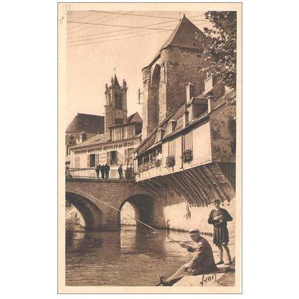 77 - Moret sur Loing - Maison Sauvé - la porte de Bourgogne et l'Église