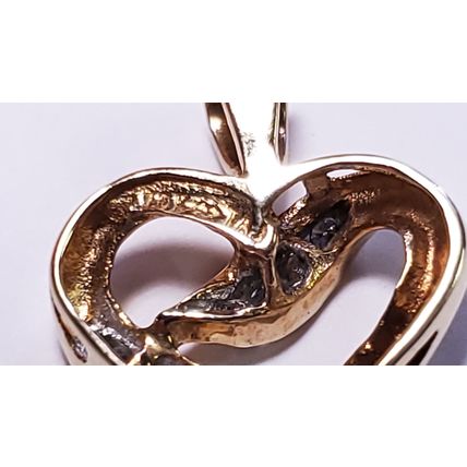 Estate .22ctw Natural Rd & Baquette Diamond 10Kt Y/Gold Open Heart Pendant#20712