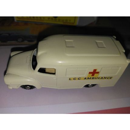Matchbox - No14 Bedford Lomax Ambulance - replica / copy box -