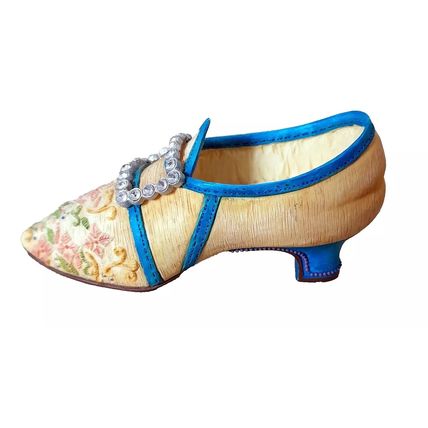 Willow Hall : Shoe Ornament : Harmony Circa 1784