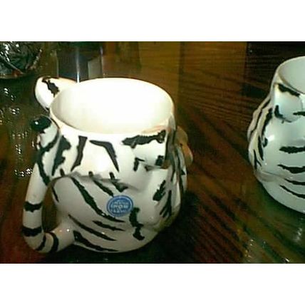 2 RINGLING BROS BARNUM & BAILEY WHITE TIGER CIRCUS MUGS BLACK & WHITE TIGERS